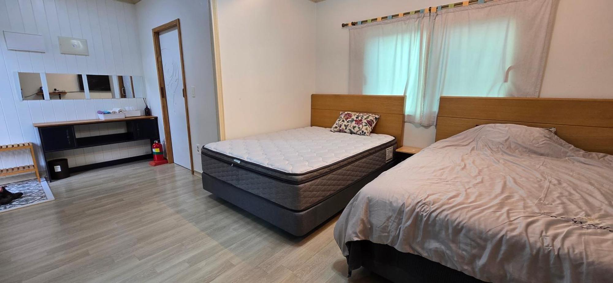 Wind Jeju Cafe & Pension Сеогвипо Екстериор снимка