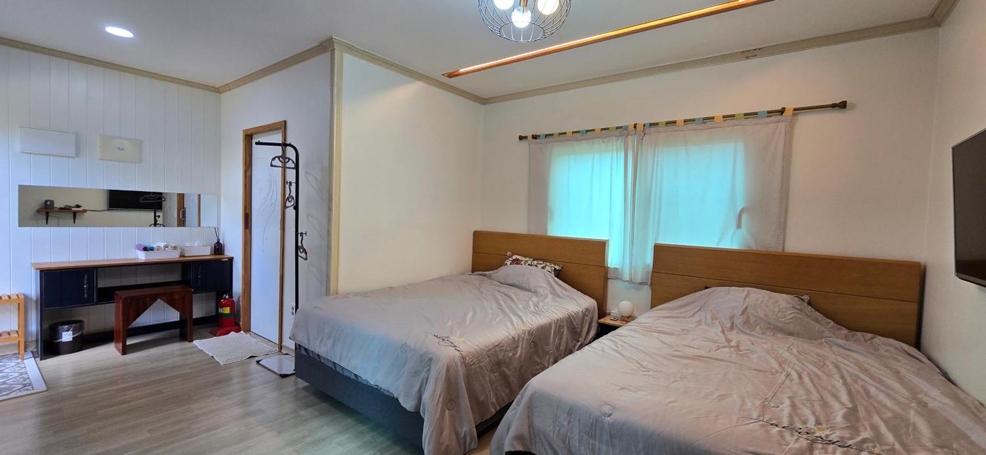 Wind Jeju Cafe & Pension Сеогвипо Екстериор снимка