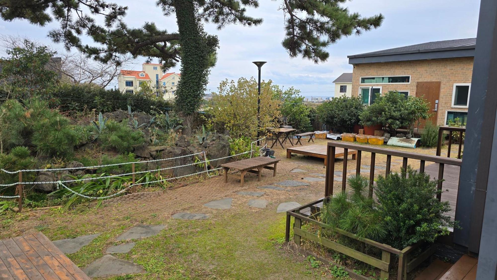 Wind Jeju Cafe & Pension Сеогвипо Екстериор снимка