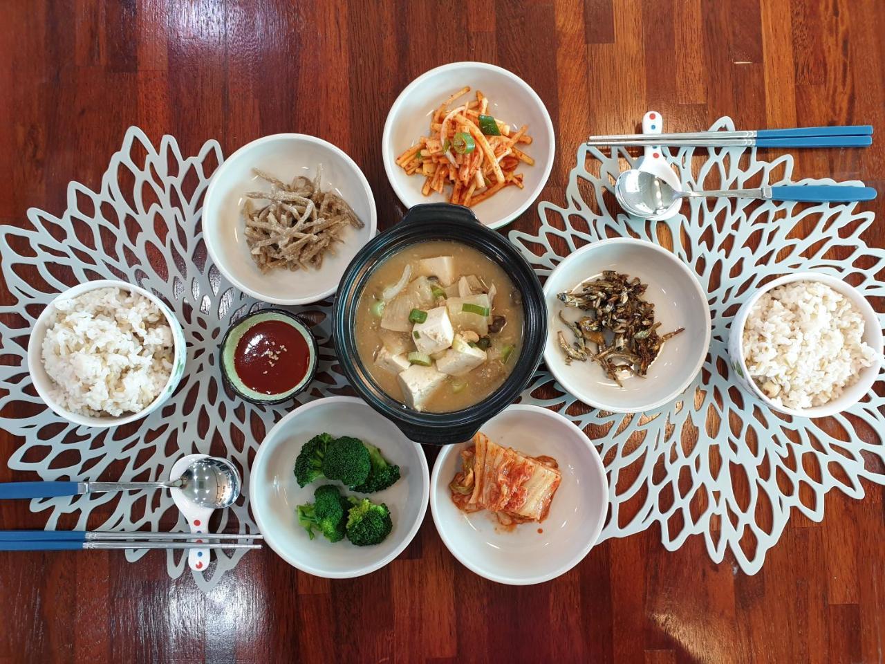 Wind Jeju Cafe & Pension Сеогвипо Екстериор снимка