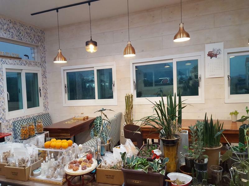 Wind Jeju Cafe & Pension Сеогвипо Екстериор снимка