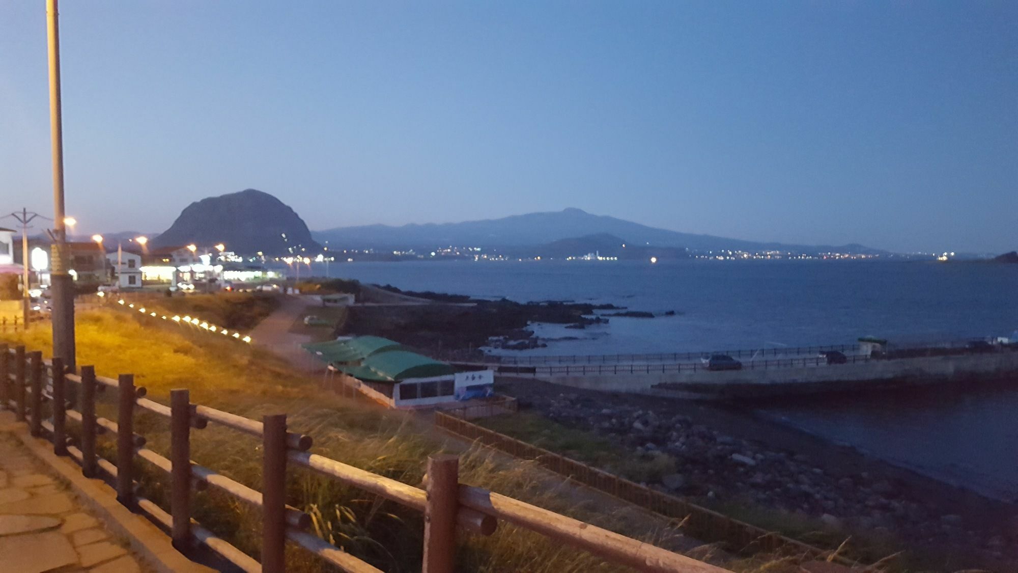 Wind Jeju Cafe & Pension Сеогвипо Екстериор снимка