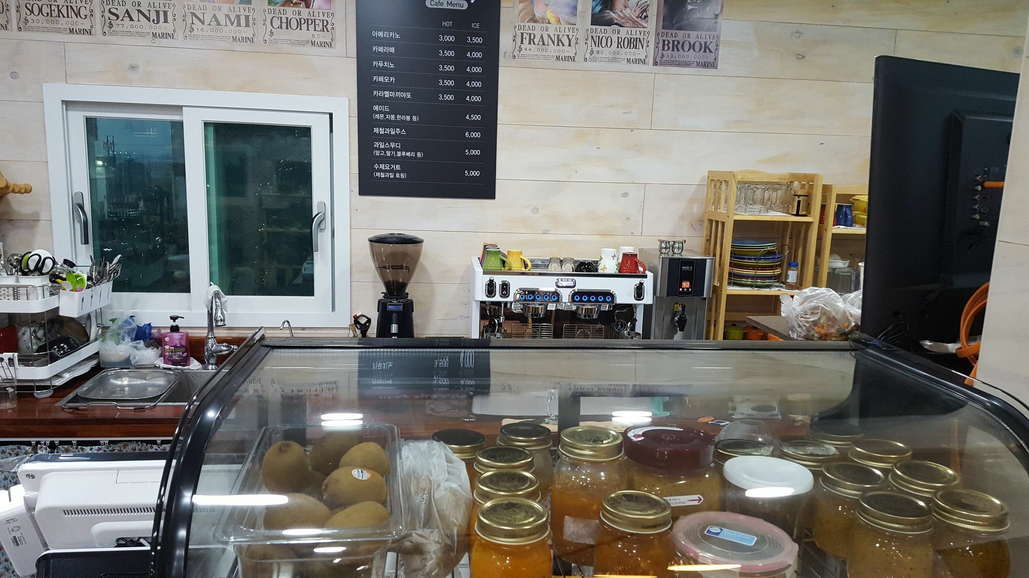 Wind Jeju Cafe & Pension Сеогвипо Екстериор снимка