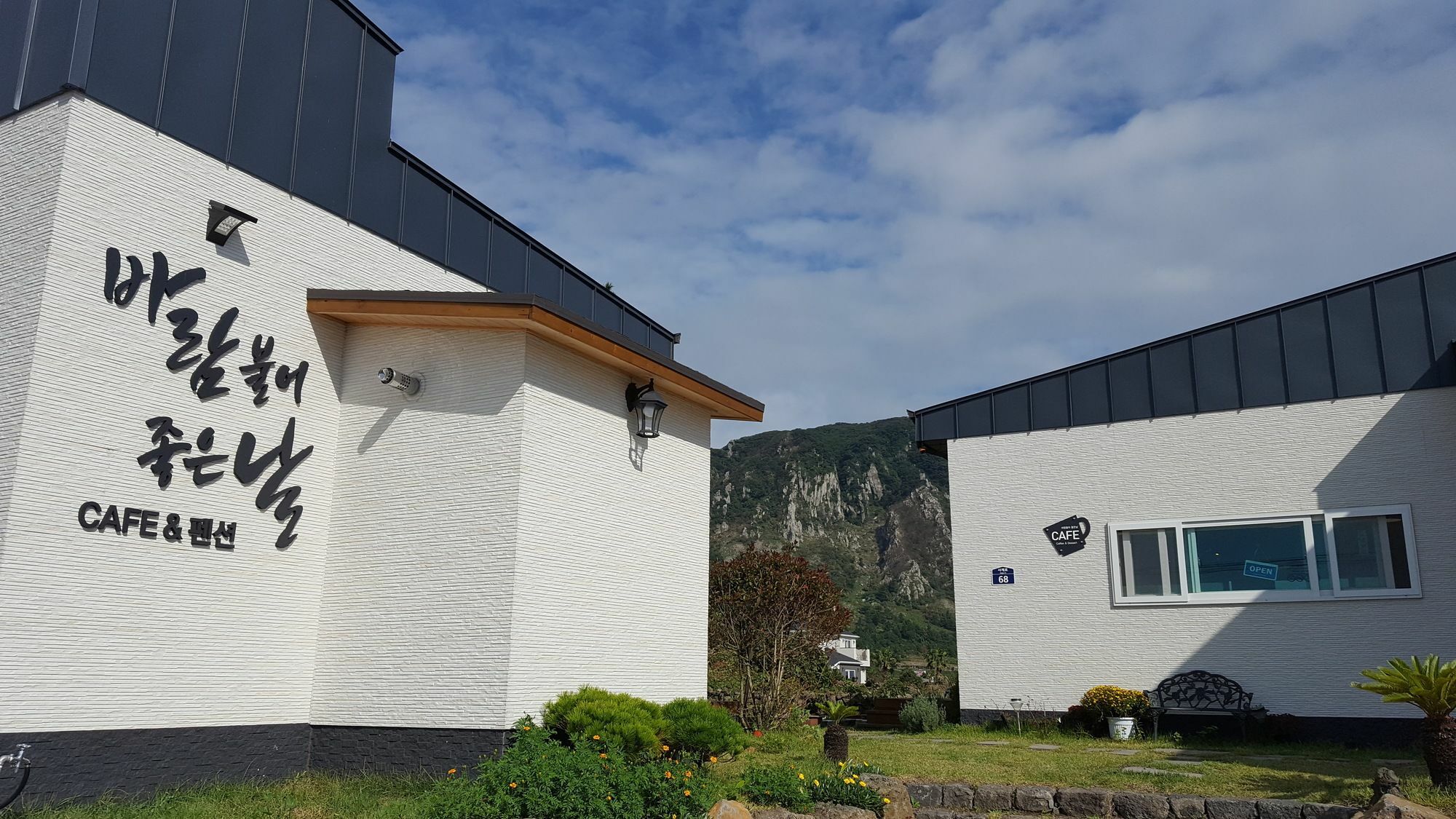 Wind Jeju Cafe & Pension Сеогвипо Екстериор снимка
