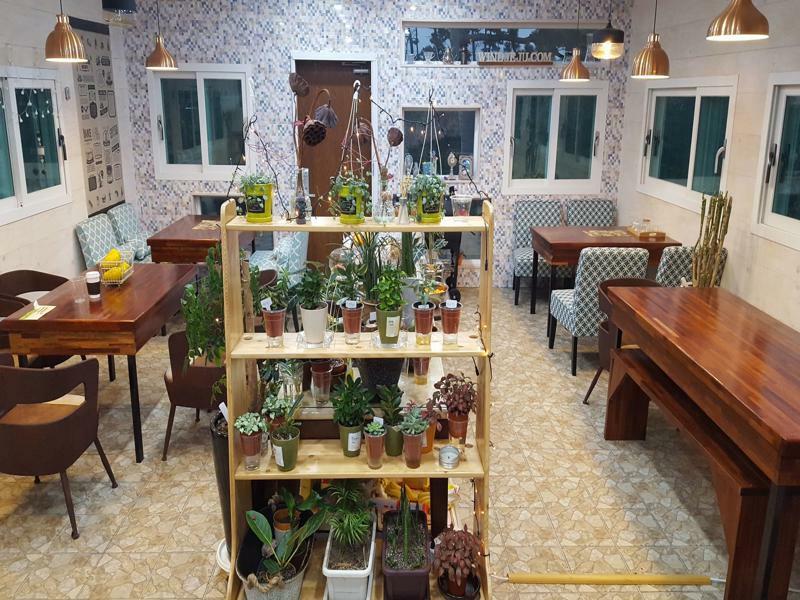 Wind Jeju Cafe & Pension Сеогвипо Екстериор снимка