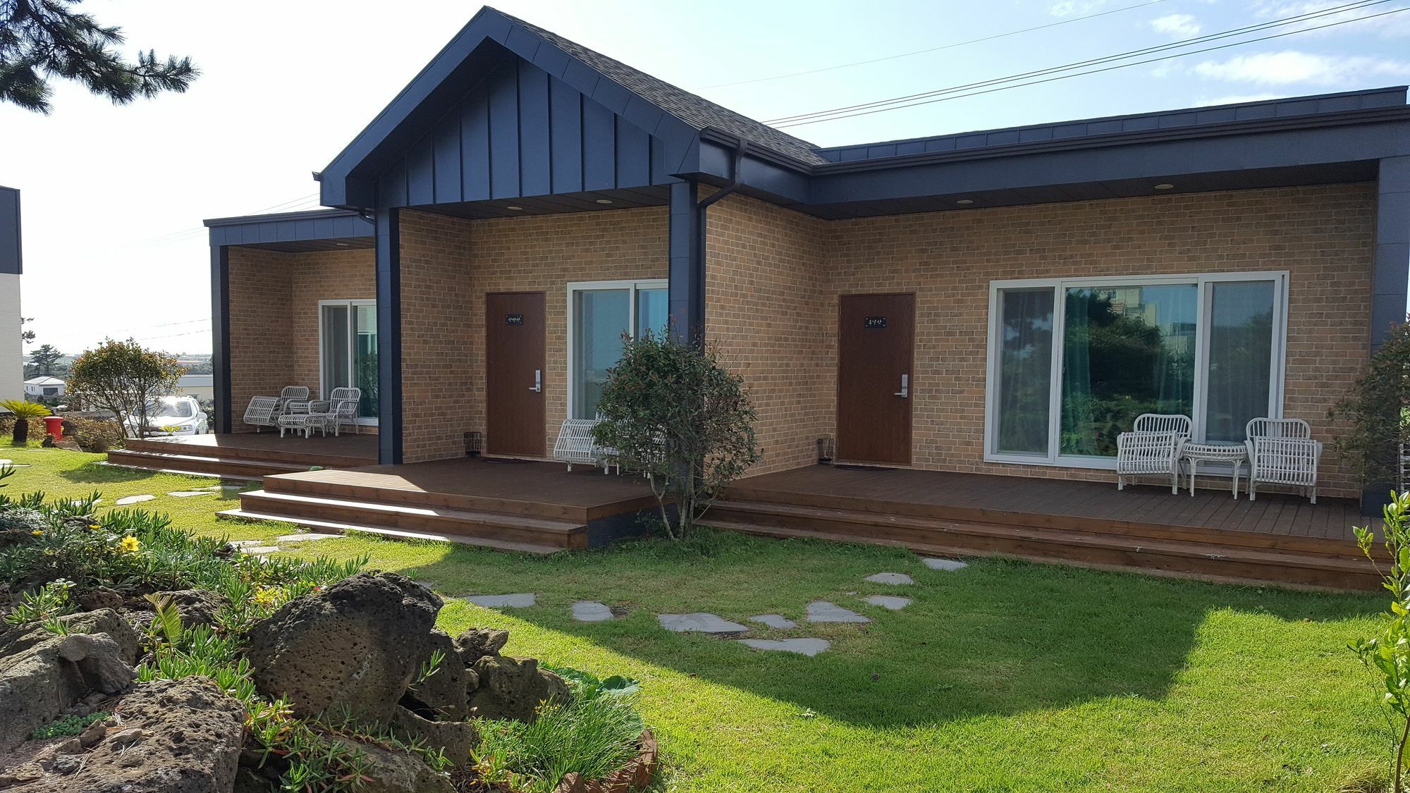 Wind Jeju Cafe & Pension Сеогвипо Екстериор снимка
