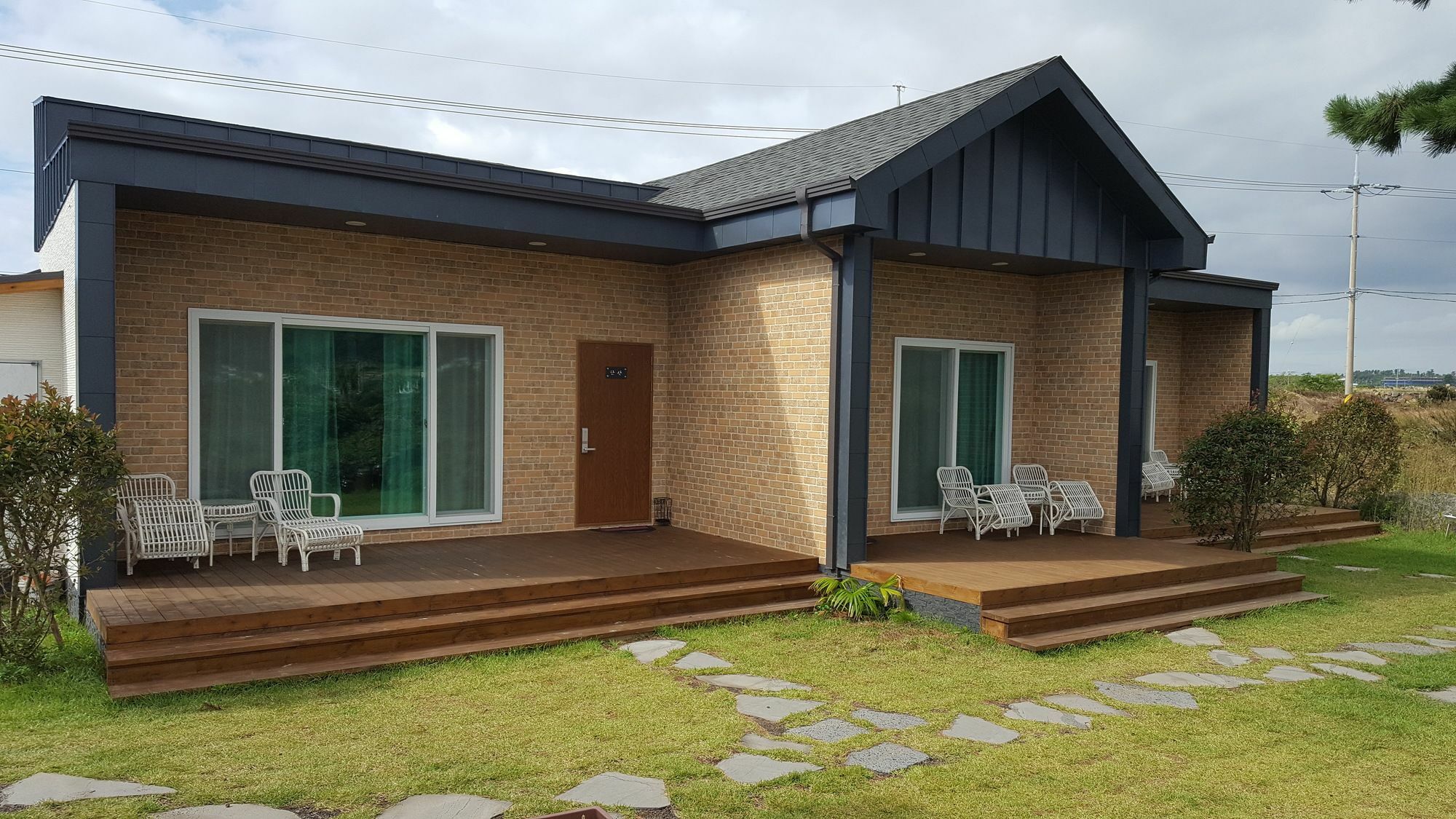 Wind Jeju Cafe & Pension Сеогвипо Екстериор снимка